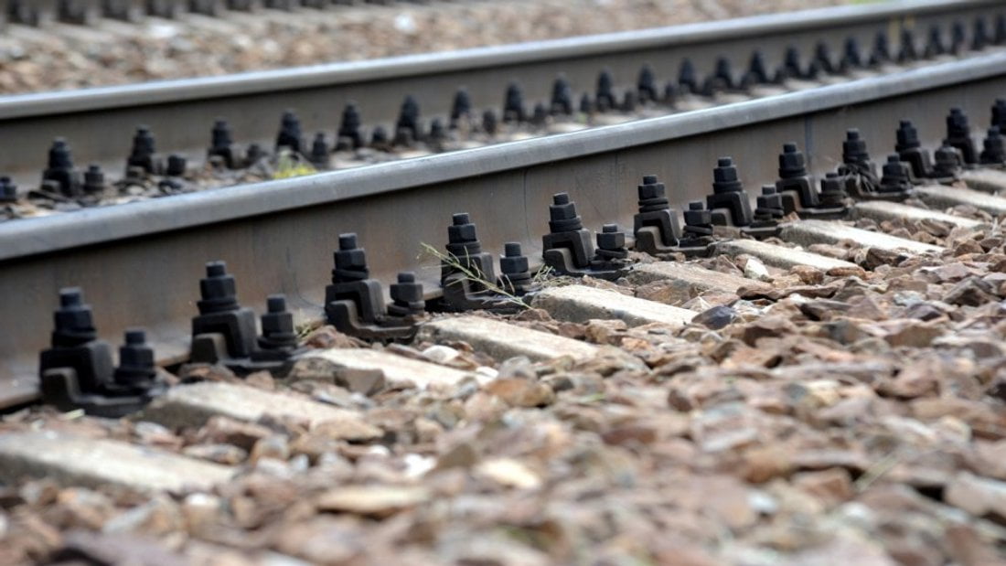 "Rail Baltica" izvēlas ievērojami dārgākas sliedes nekā tirgū pieejamās, vēsta raidījums